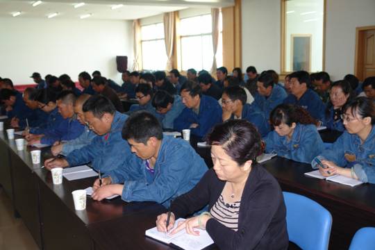 青海918博天堂集团工业投资有限公司、青海长春炭素有限公司召开贯彻省第十二次党代会精神学习传